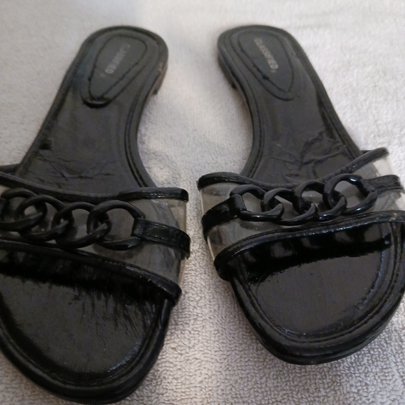 Sandles - Picture 1 of 2